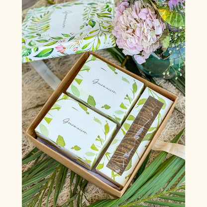 An image of a gift box that is perfect for using when gifting cheese and crackers.