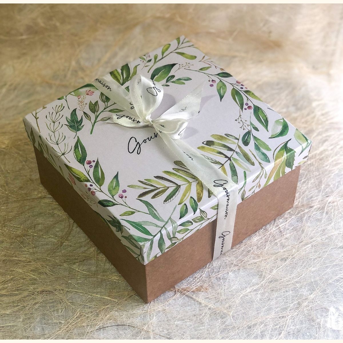 An image of a gift box that is perfect for using when gifting cheese and crackers.