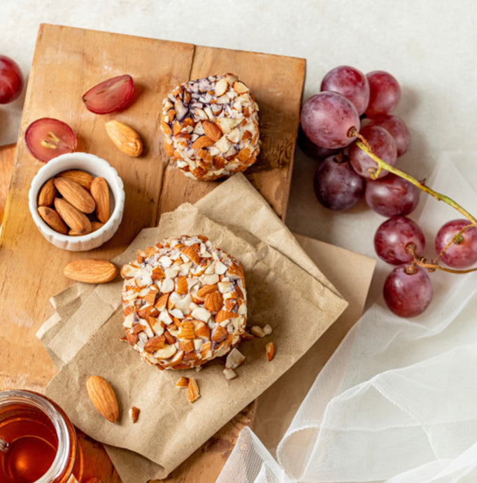 Almond and Berries Cheese